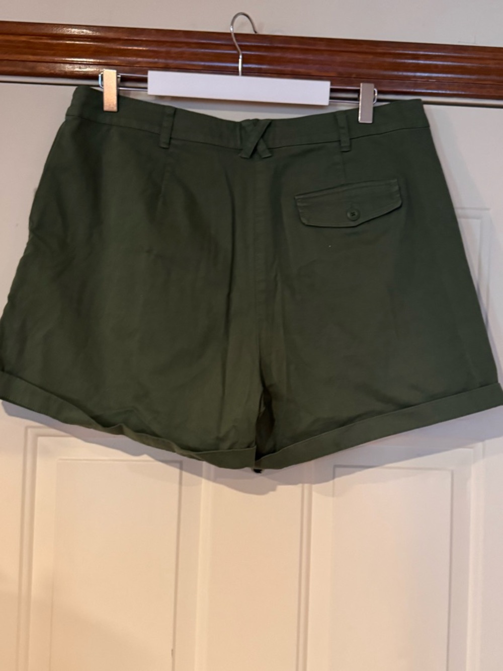Women’s Olive Green pleated chino shorts - Picture 2 of 4